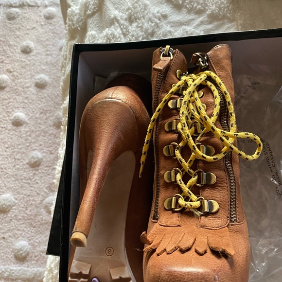 Hi heel Bootie size 8 - Picture 5 of 9